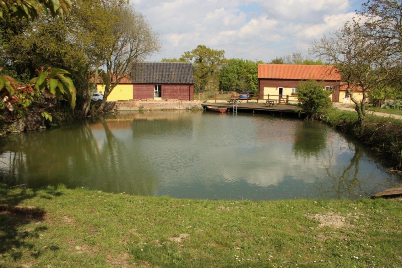 The Kestrel Shepherd Hut, Whitehouse Farm Stowmarket Exterior foto
